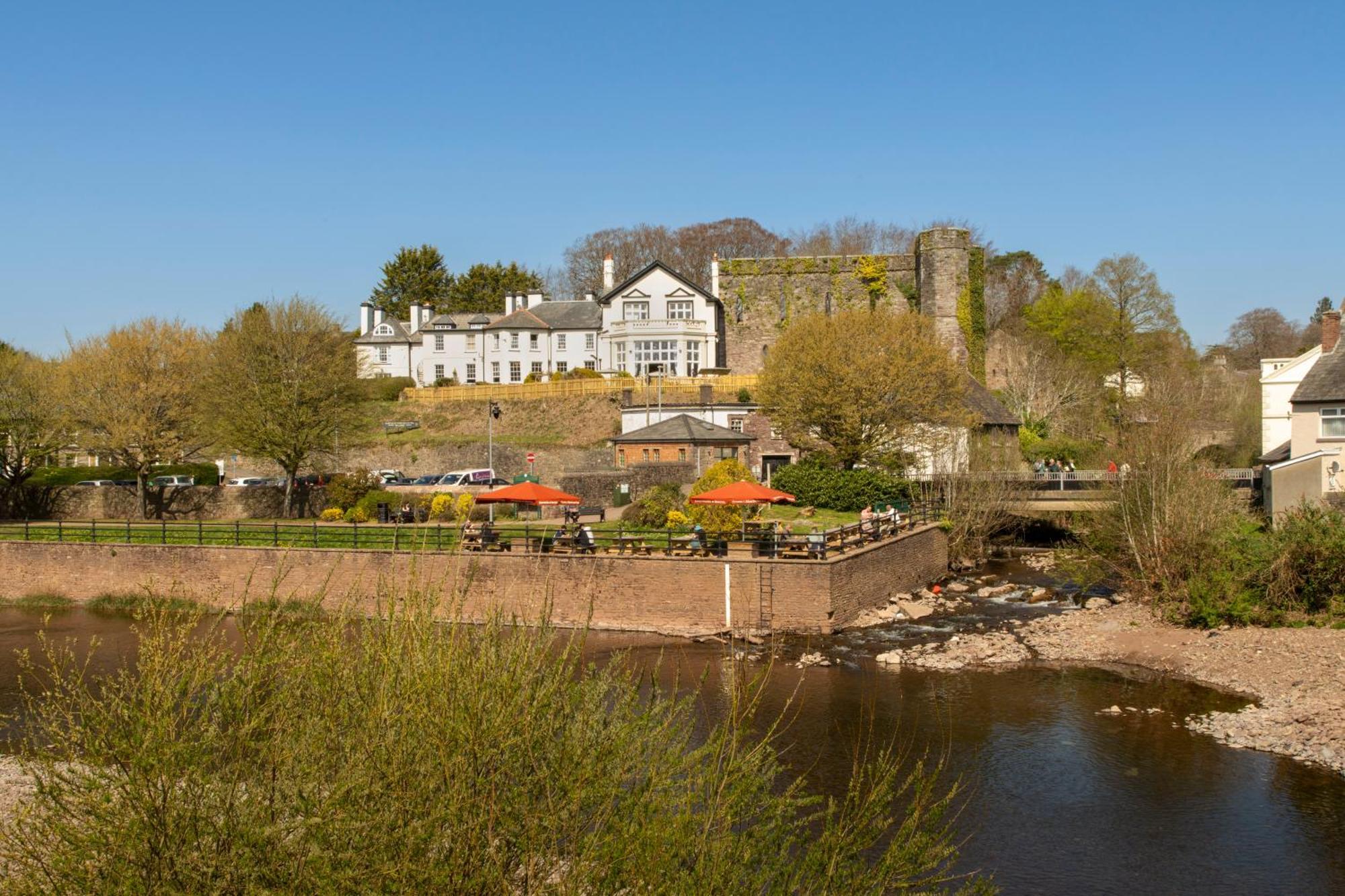 The Castle Of Brecon Hotel, Brecon, Powys Bagian luar foto